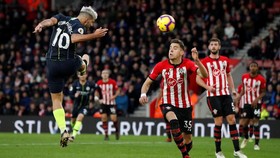 Diwarnai Kartu Merah, Man City Kalahkan Southampton 3-1