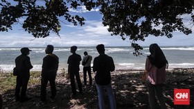Pantai Anyer Buka 50 Persen, Polisi Halau 5.100 Kendaraan