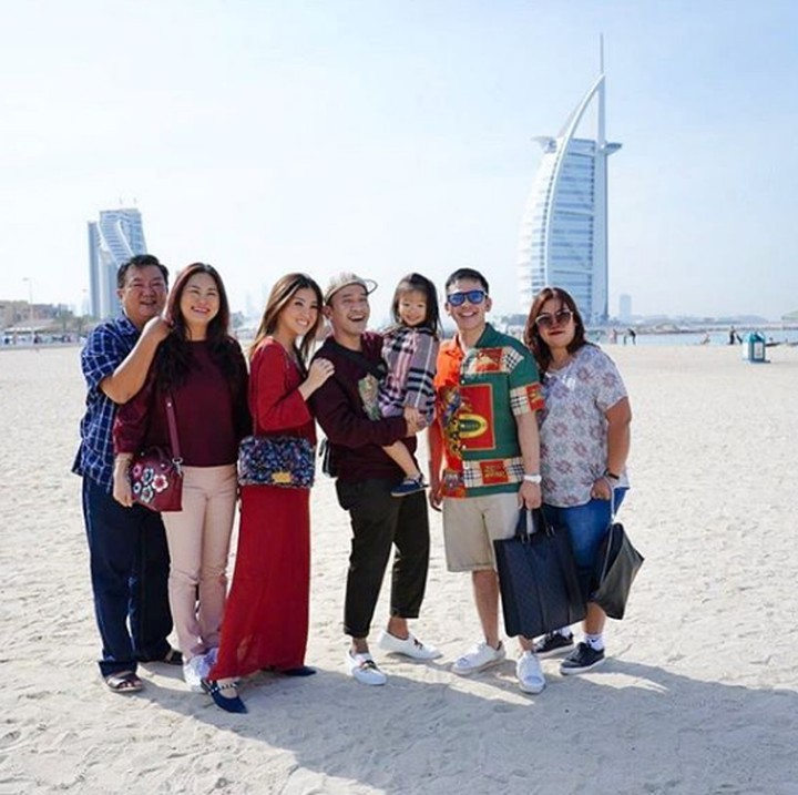 <p>Liburan kali ini, Ruben Onsu dan Sarwendah memboyong keluarganya untuk traveling ke Dubai. Dokumentasi: @ hutanijaya (Foto: Instagram @ sarwendah29)</p>