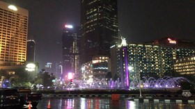 Bundaran HI Ditutup untuk Kendaraan, Hujan Guyur Monas