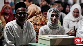 Cerita Pasangan Tertua dan Termuda di Acara Nikah Massal