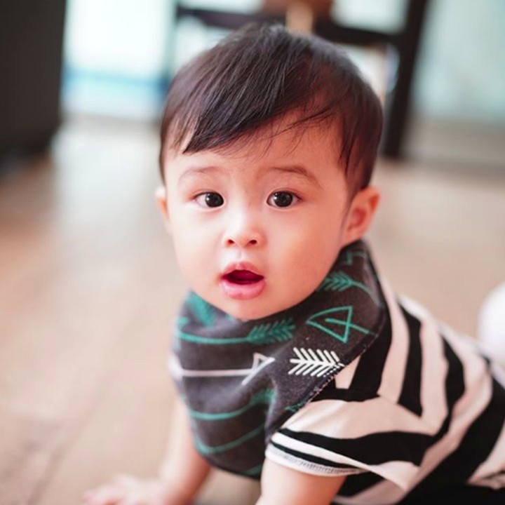 Halo Bunda, ini Raphael Moeis, anak dari pasangan Sandra Dewi dan Harvey Moeis yang kini tepat berusia 1 tahun. (Foto: Instagram/raphaelmoeis)