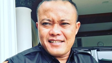 Unggah Foto Sepasang Kaus Kaki, Sule Lempar Kode Asmara?