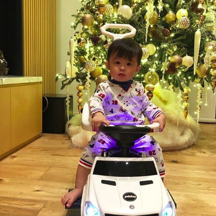 Rafa mau jalan-jalan naik mobil untuk merayakan ulang tahun ya? Hi-hi-hi. (Foto: Instagram/raphaelmoeis)