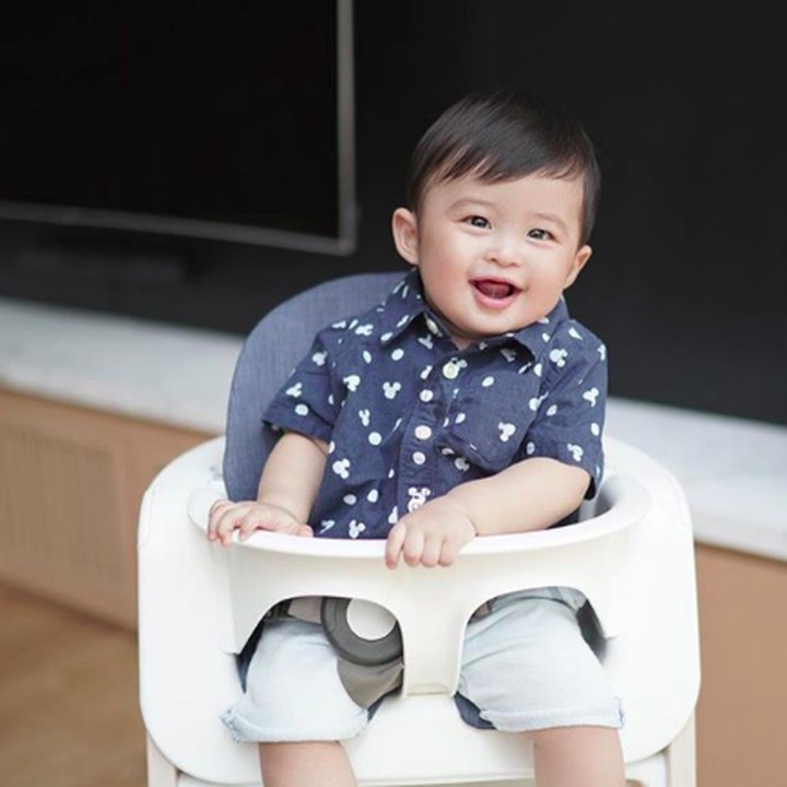 "Mama mencintaimu apapun yang terjadi," pesan manis <a href="https://wolipop.detik.com/inspiring-people/d-4319595/mengenal-cynthia-tan-desainer-gaun-pengantin-favorit-sandra-dewi-dan-raisa">Sandra Dewi</a> untuk buah hatinya. (Foto: Instagram/raphaelmoeis)