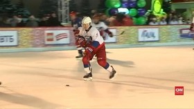 VIDEO: Putin Jajal Hoki Es, Cetak Lima Angka