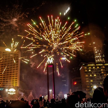 Tahun Baruan di Bundaran HI, Ada Atraksi Water Screen Show hingga Kembang Api