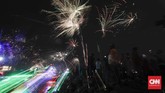 FOTO: Semarak Tahun Baru 2019 di Ibu Kota Hujan dan angin kencang mewarnai perayaan Tahun Baru 2019 di sejumlah titik di Jakarta. Namun warga tetap antusias menyambut pergantian tahun.