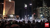 FOTO: Semarak Tahun Baru 2019 di Ibu Kota Hujan dan angin kencang mewarnai perayaan Tahun Baru 2019 di sejumlah titik di Jakarta. Namun warga tetap antusias menyambut pergantian tahun.