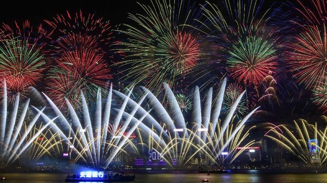 Pesta Kembang Api di Victoria Harbour Hong Kong Ditiadakan Pesta kembang api yang biasanya diadakan di Victoria Harbour nantinya berpindah lokasi.