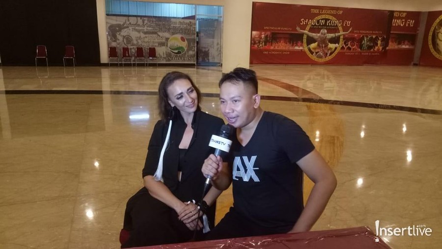 Vicky Prasetyo dan teman wanita bulenya yang bernama Christina diketahui saling melempar pujian.