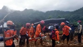 Cari 34 Korban Longsor Sukabumi, Tim SAR Temui Kendala