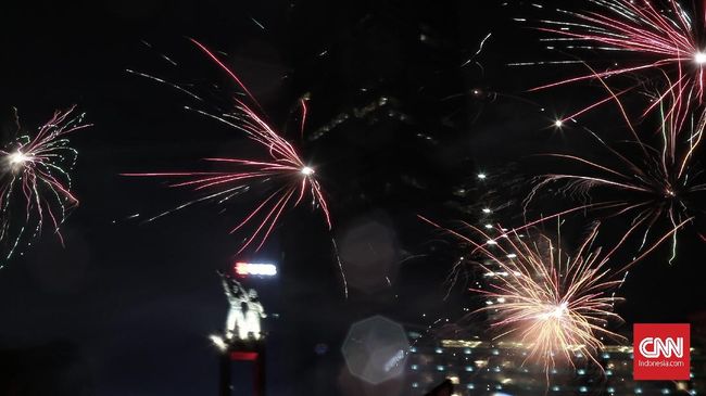 Kebiasaan bermain petasan dan kembang api pada bulan Ramadan dan malam takbiran merupakan produk akulturasi budaya China dan Islam.