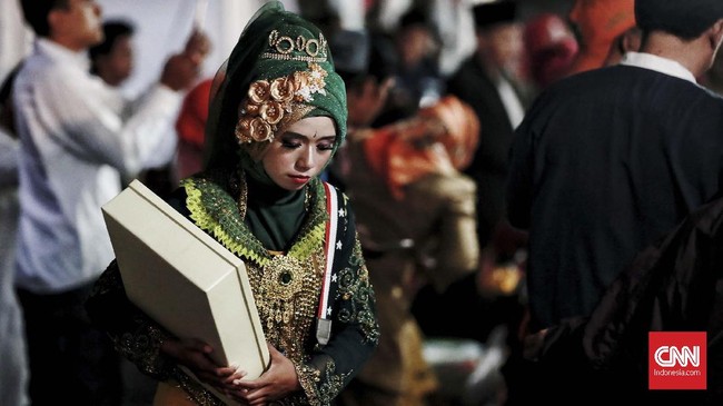 FOTO: Suasana Khidmat Nikah Massal di Malam Tahun Baru 2019