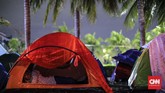 FOTO: Semarak Tahun Baru 2019 di Ibu Kota Hujan dan angin kencang mewarnai perayaan Tahun Baru 2019 di sejumlah titik di Jakarta. Namun warga tetap antusias menyambut pergantian tahun.