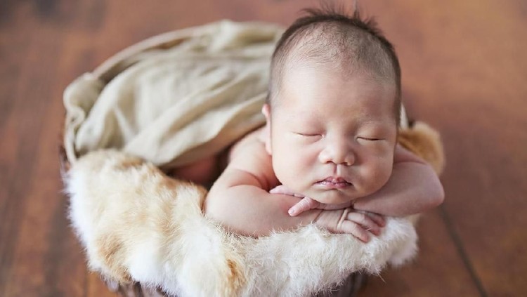 Close-up of a newborn sleeping at small bed. ( Baby born 11 days )