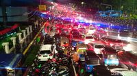 Bubar Warga Usai Perayakan Tahun Baru, Lalin di Gambir Padat Bubar Warga Usai Perayakan Tahun Baru, Lalin di Gambir Padat