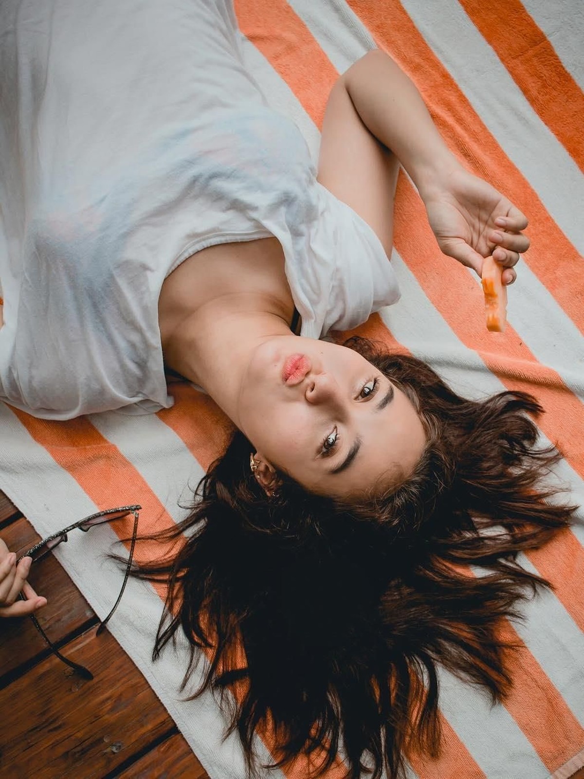 Diisukan menjalin kasih dengan komedian&comma; Sule&comma; berikut 6 potret seksi Naomi Zaskia&period;