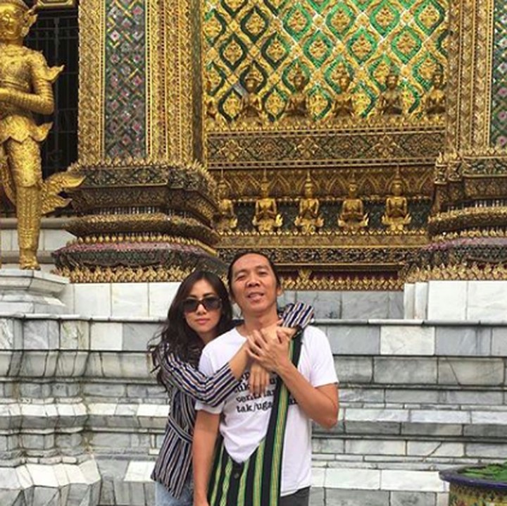 <p>Istri Bimbim, Reny, pernah memuji Bimbim kalau dia adalah rocker sejati yang sangat family man. Aaw, so sweet ya, Bun. (Foto: Instagram/bimbimslank)</p>