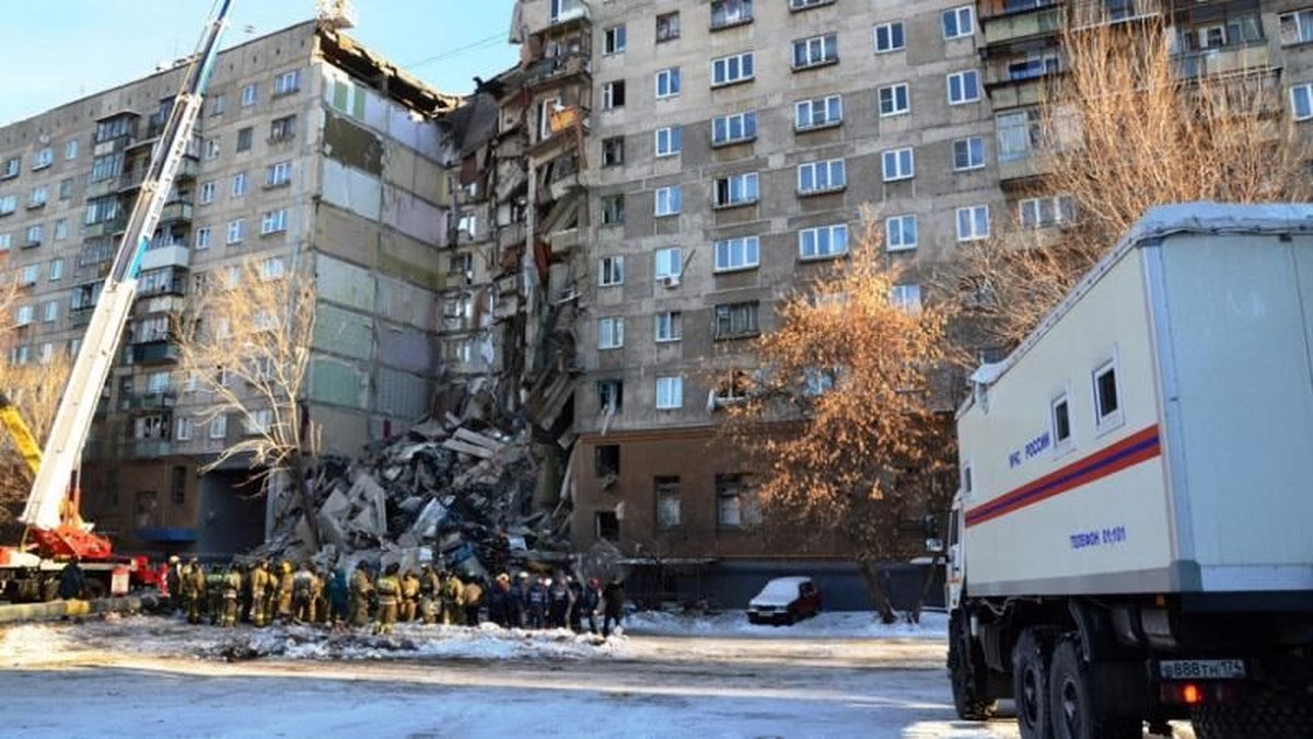 FOTO: Penyelamatan Korban Ledakan di Apartemen Rusia
