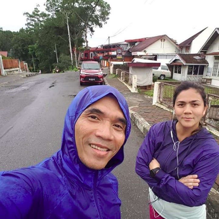 <p>Vokalis <a href="https://hot.detik.com/music/4266116/apa-makna-slankers-bagi-slank/228" target="_blank">Slank</a>, Akhadi Wira Satriaji alias Kaka, menikah dengan Natascha sejak Desember 2002 dan kini mempunyai tiga buah hati. (Foto: Instagram/nataschaule)</p>