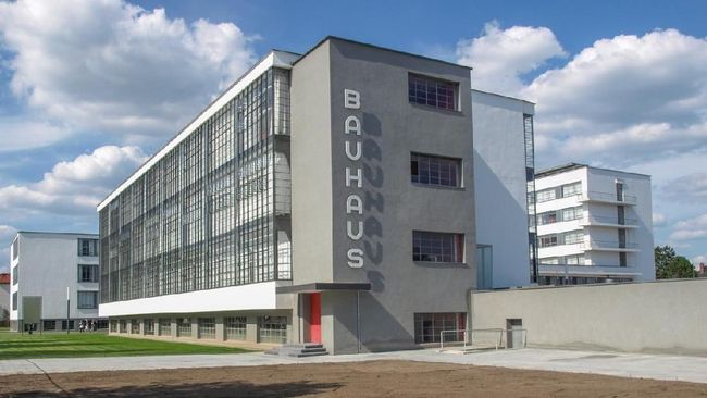 Walau hanya beroperasi selama 14 tahun, sekolah seni dan desain di Jerman, Bauhaus, banyak menyumbang ide untuk kekayaan seni budaya dunia.