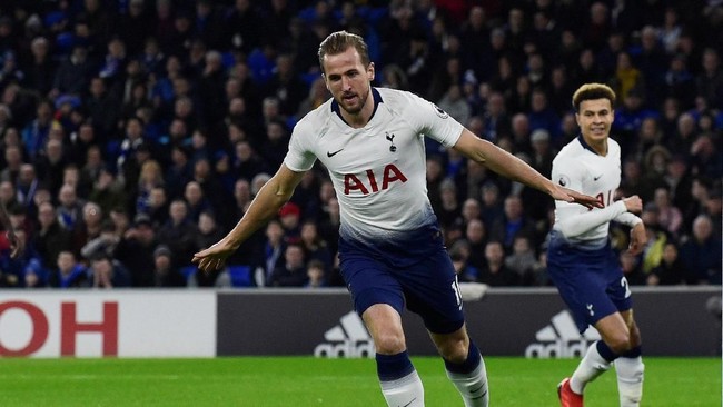 Tottenham Hotspur unggul 3-0 atas Cardiff City di babak pertama dalam pertandingan pekan ke-21 Liga Primer Inggris di Stadion Cardiff City, Rabu (2/1).
