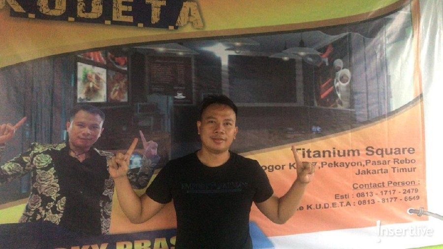 Vicky Prasetyo akan membangun sebuah kafe terbaru yang diberi nama Waroeng Kudeta. Vicky mengatakan jika menginginkan membangun bisnis ini sejak masih remaja.