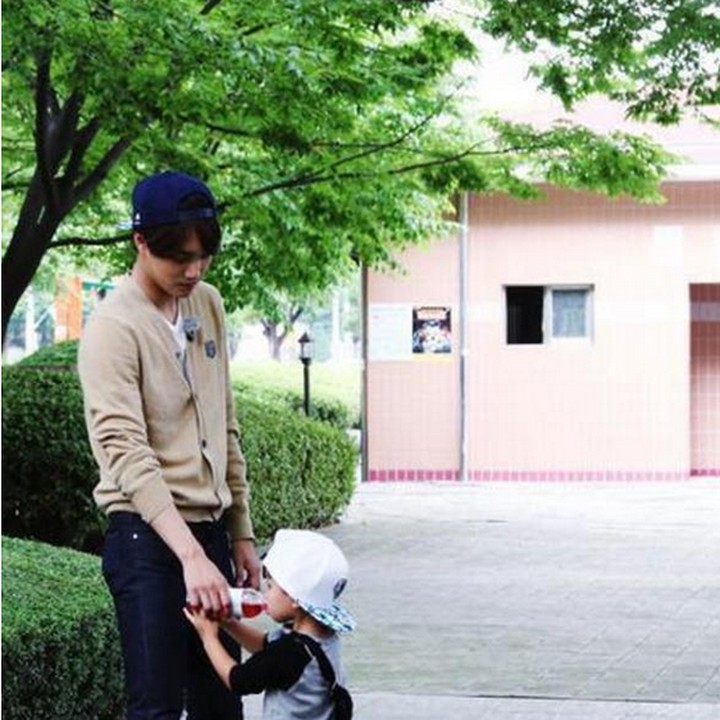 <p>Sepertinya <a href="https://hot.detik.com/kpop/4367833/pacaran-postingan-kai-exo-dan-jennie-blackpink-di-ig-jadi-sorotan" target="_blank">Kai 'Exo'</a> calon ayah baik dan penyabar ya, hi-hi-hi. (Foto Instagram/Istimewa)</p>