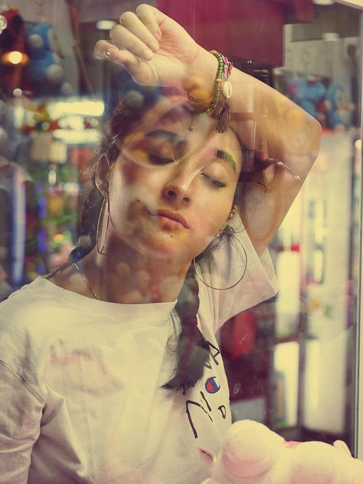 Diisukan menjalin kasih dengan komedian&comma; Sule&comma; berikut 6 potret seksi Naomi Zaskia&period;