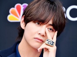 Penggemar Kagumi Foto-foto Jadul V BTS Saat SMA, Dibilang Lebih Ganteng