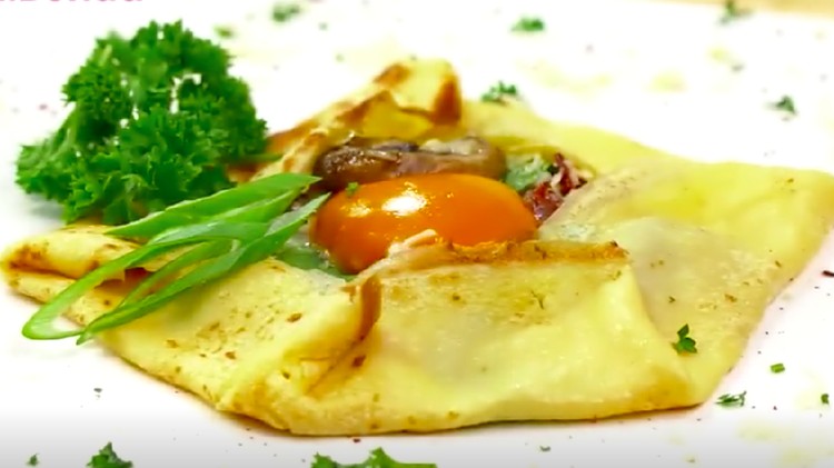Resep Crepe Telur, Menu Sarapan Sehat Mudah Dibuat Resep crepe bukan hanya diisi bahan-bahan manis kok, Bunda. Bisa juga Bunda isi dengan telur yang kaya kandungan gizi.