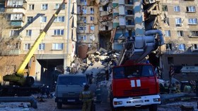 FOTO: Penyelamatan Korban Ledakan di Apartemen Rusia