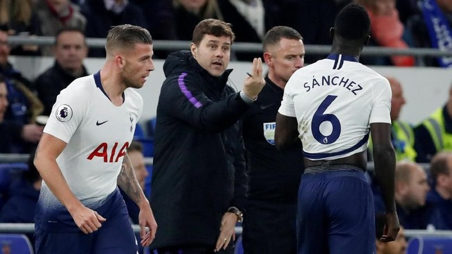 Manajer Tottenham Hotspur Mauricio Pochettino kesal dengan Liga Primer yang tidak membantu klub Inggris di dalam persaingan Liga Champions.