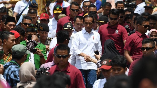 Presiden Jokowi meminta warga yang direlokasi minimal 400 meter dari bibir pantai agar masyarakat bisa dengan mudah menyelamatkan diri.