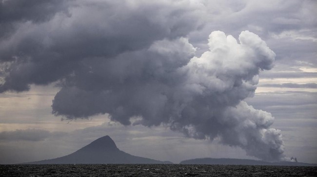 Longsoran dari Gunung Anak Krakatau itu muncul akibat letusan dahsyat yang akhirnya menimbulkan tsunami pada 22 Desember 2018 lalu.