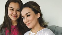 <p>Adem ya lihat momen kebersamaan Bunda Reza dan Aaliyah.</p>