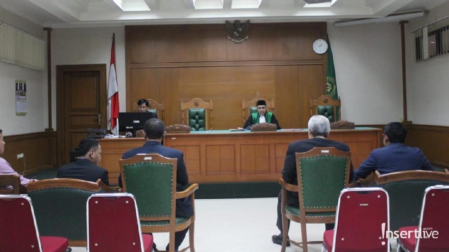 Cerai dari Dipo Latief, Nikita Mirzani Minta Nafkah Anak Berbeda dengan gugatan yang pertama, kuasa hukum mengungkapkan gugatan Nikita Mirzani saat persidangan kali ini akan menuntut nafkah anak dalam kandungannya.