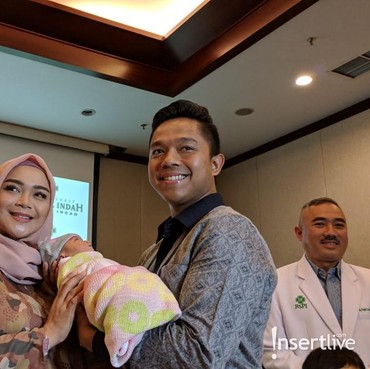 Melahirkan Normal, Sheza Idris Rajin Zikir & Minum Air Zamzam