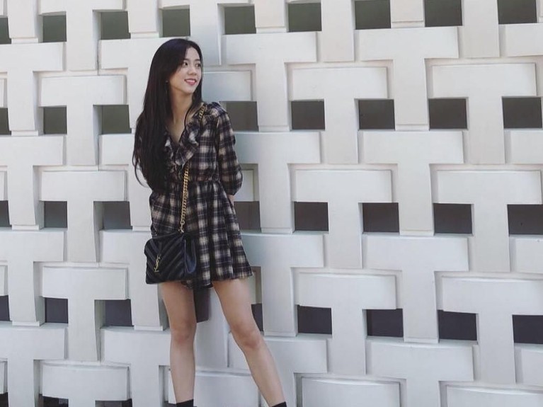 Salah satu anggota BlackPink, Kim Jisoo, genap berusia 24 tahun pada Kamis (3/1). Berikut Insertlive sajikan enam foto Jisoo yang pastinya sangat cantik.