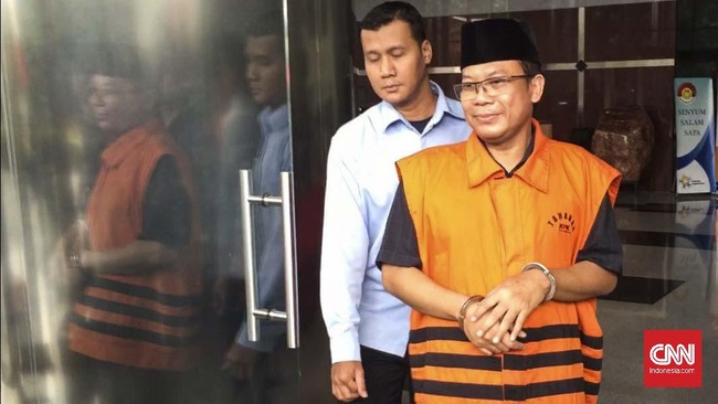 Pemberian gaji dan hak-hak kesejahteraan lainnya yang melekat pada Wakil Ketua DPR Taufik Kurniawan dihentikan sejak penetapan vonis Pengadilan Tipikor.