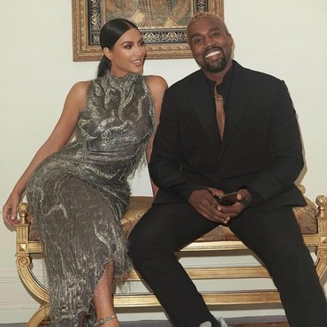 Kim Kardashian Rencanakan Anak Keempat Lewat Ibu Pengganti