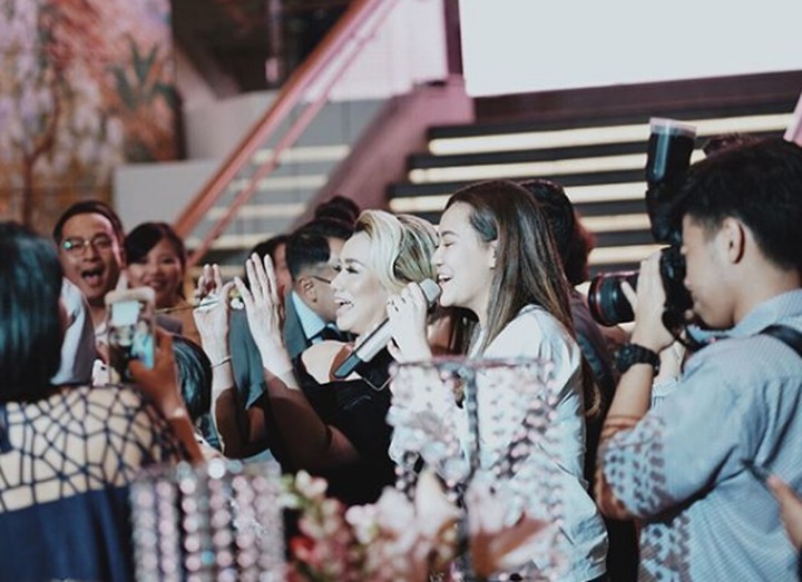 Tak ada yang lebih manis dari momen ibu dan anak. Intip foto-foto Aaliyah Massaid bersama ibunda, Reza Artamevia.