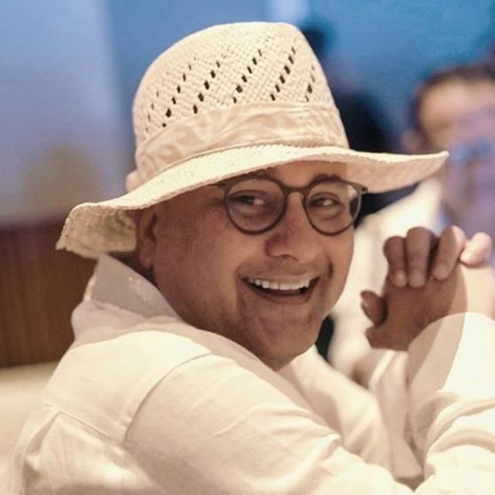 <p>Iseng banget nih, Bunda Maia meminjamkan <em>fedora hat</em> miliknya kepada Irwan. Habis itu, malah bilang suaminya cantik. He-he-he. (Foto: Instagram @maiaestiantyreal)</p>