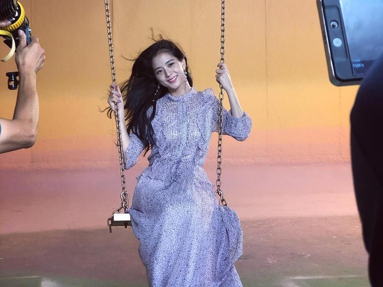 Salah satu anggota BlackPink, Kim Jisoo, genap berusia 24 tahun pada Kamis (3/1). Berikut Insertlive sajikan enam foto Jisoo yang pastinya sangat cantik.