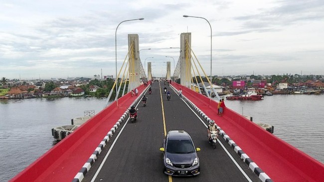 PT Sarana Multi Infrastruktur (Persero) menyalurkan pinjaman sebesar Rp4,6 triliun kepada pemerintah daerah untuk proyek infrastruktur.