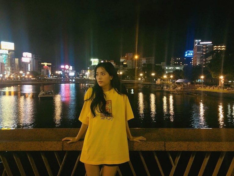 Salah satu anggota BlackPink, Kim Jisoo, genap berusia 24 tahun pada Kamis (3/1). Berikut Insertlive sajikan enam foto Jisoo yang pastinya sangat cantik.
