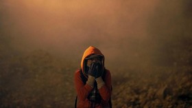FOTO: Langkah Imigran di Perbatasan AS Diadang Gas Air Mata