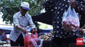 Kantong Berbayar Tak Selesaikan Karut Marut Plastik