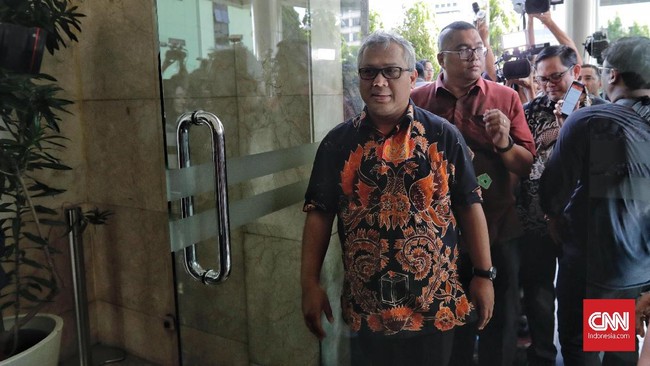 KPU akan mengumumkan nama-nama caleg yang berstatus mantan narapidana berbagai kasus hukum, Selasa (29/1) malam.